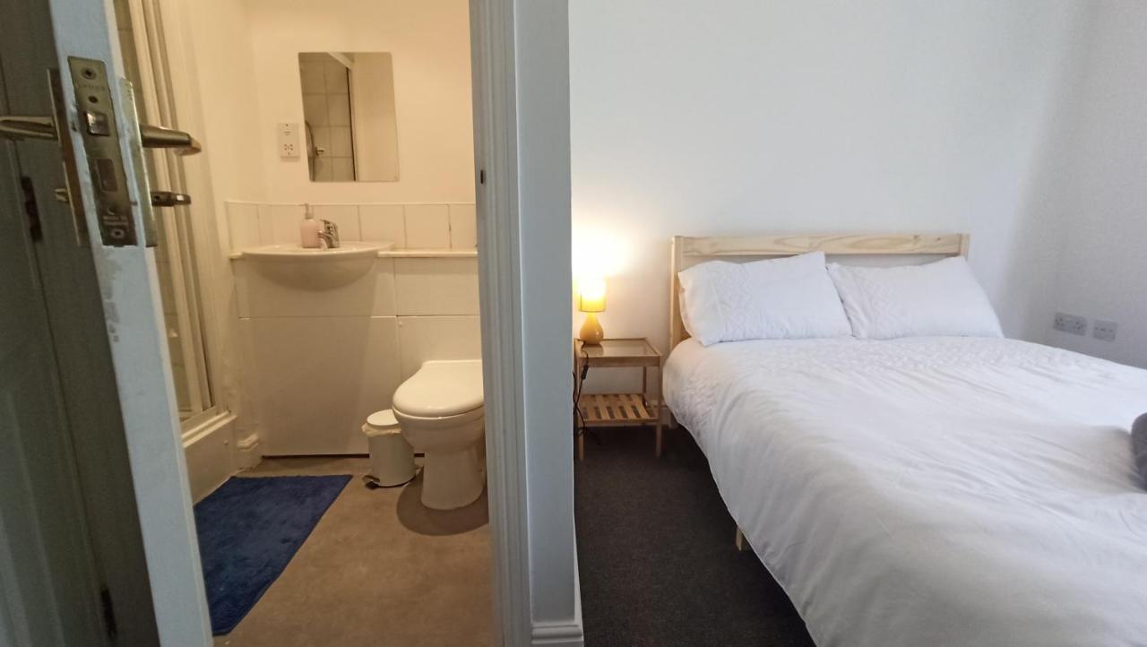 Bright, Chilled Ensuite Db Room In A Shared Flat! Лондон Экстерьер фото